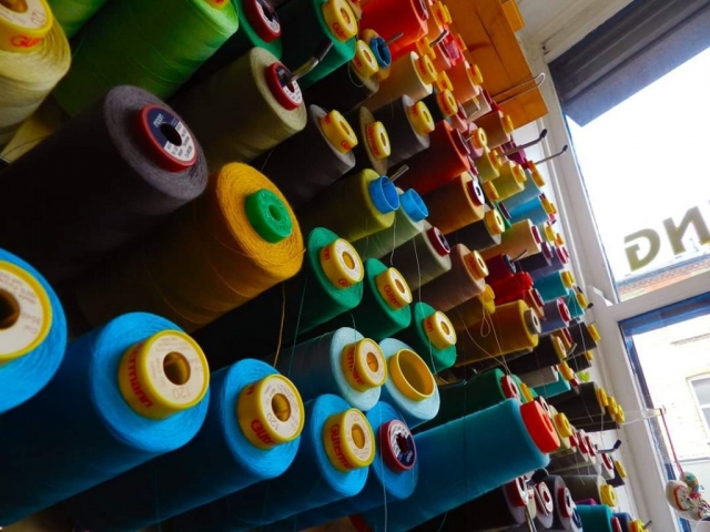 colours of cotton thread reels